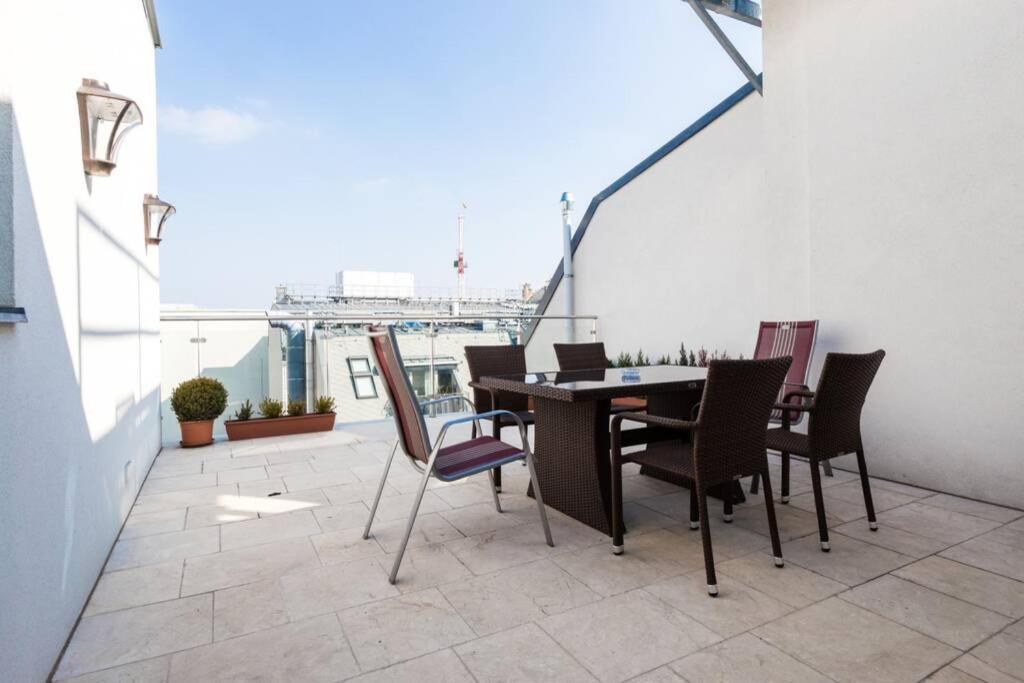 Grosses Penthouse #12 Mit Terrasse Und Aussicht Lejlighed Wien Eksteriør billede