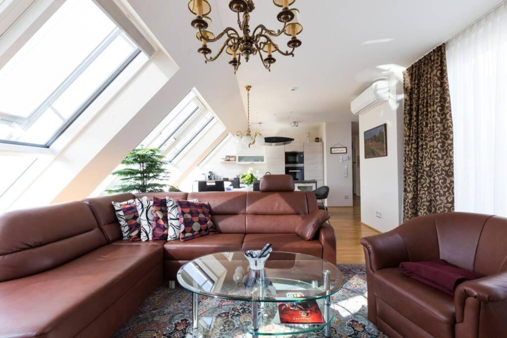 Grosses Penthouse #12 Mit Terrasse Und Aussicht Lejlighed Wien Eksteriør billede
