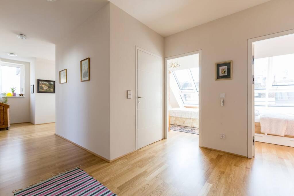 Grosses Penthouse #12 Mit Terrasse Und Aussicht Lejlighed Wien Eksteriør billede
